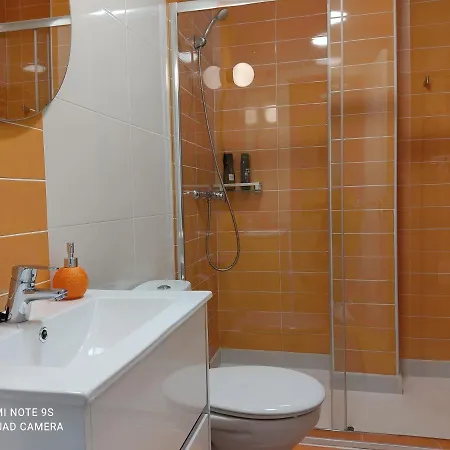 Aurine Apartment *